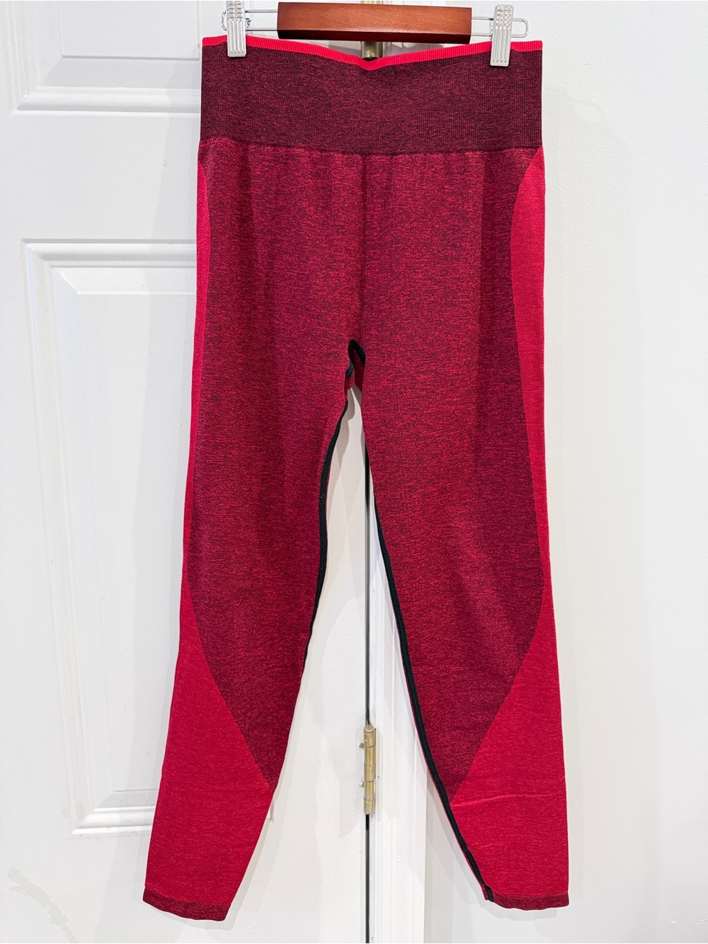 PINK Victoria's Secret | Red and Dark Red Seamless Active Leggings | Size M